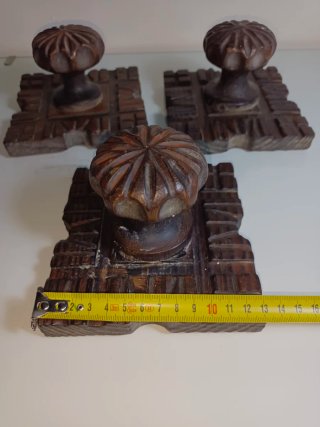 Conjunto Perchas Madera Tallada y Macetero