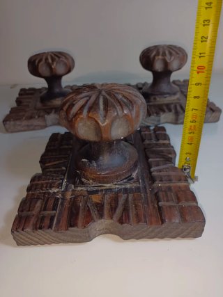 Conjunto Perchas Madera Tallada y Macetero