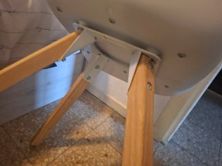Silla blanca y madera