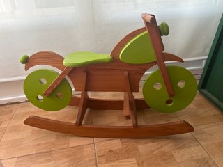 Caballito de madera para niños