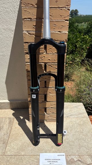 Horquilla SR Sountour Durolux 38 Nueva a estrenar.