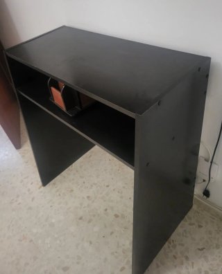 Mesa negra escritorio o TV