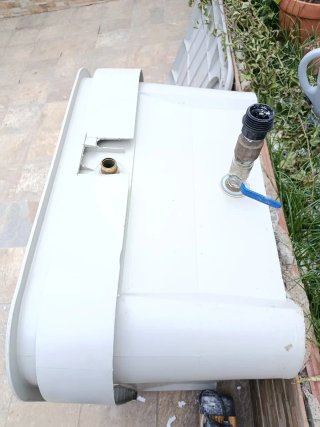Depósito de agua con bomba