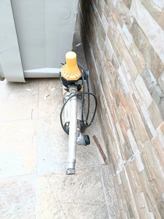 Depósito de agua con bomba