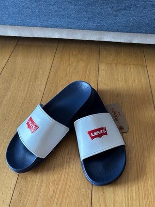 Chanclas Levi's Azul y Blanco