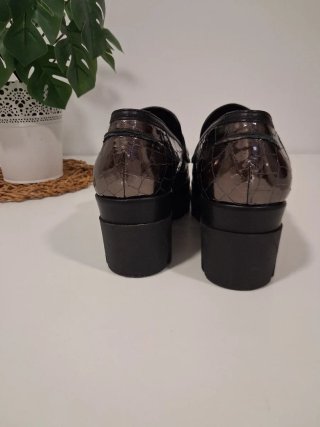 Zapatos SOMMITS piel charol efecto cocodrilo