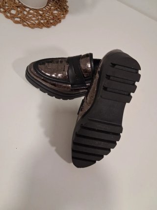 Zapatos SOMMITS piel charol efecto cocodrilo