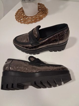 Zapatos SOMMITS piel charol efecto cocodrilo