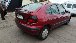 Renault Megane Rojo 1997 para despiese