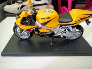 Maisto 1/18 Suzuki GSX R600