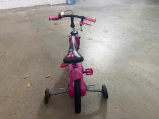 Bicicleta infantil rosa con ruedines