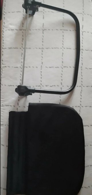Reposapiés negro