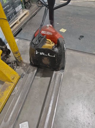 Transpaleta Heli DC15 averiada para piezas