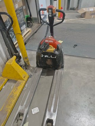 Transpaleta Heli DC15 averiada para piezas