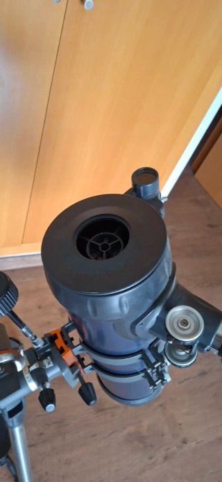 Telescopio astronómico con trípode