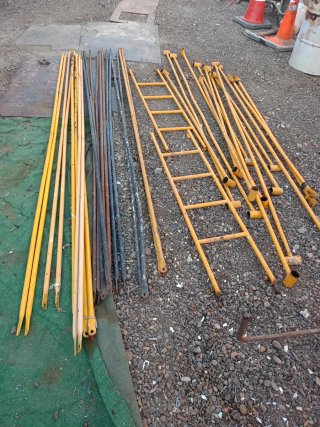 Crucetas de andamio amarillas y azules