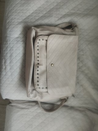 Bolso bandolero piel  beige tachuelas