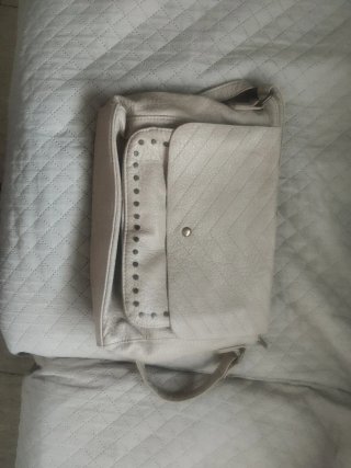 Bolso bandolero piel  beige tachuelas