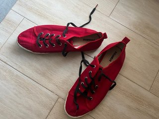 Bambas Pull&Bear rojas