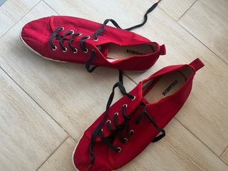 Bambas Pull&Bear rojas