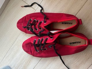 Bambas Pull&Bear rojas