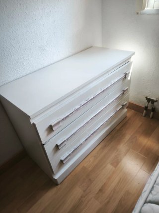 Cómoda vintage blanca de madera