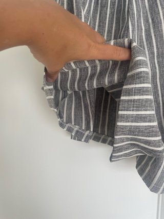 Shorts de rayas grises y blancas