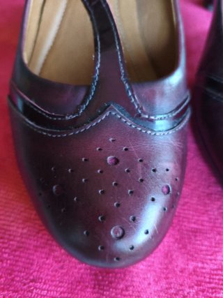 Zapatos Pikolinos, color burdeos. Tacón de 5 CMS.
