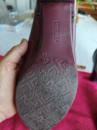 Zapatos Pikolinos, color burdeos. Tacón de 5 CMS.