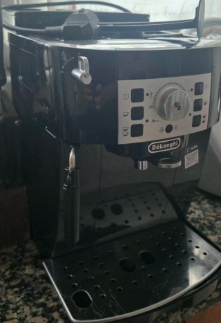 Cafetera DeLonghi Magnifica Negra