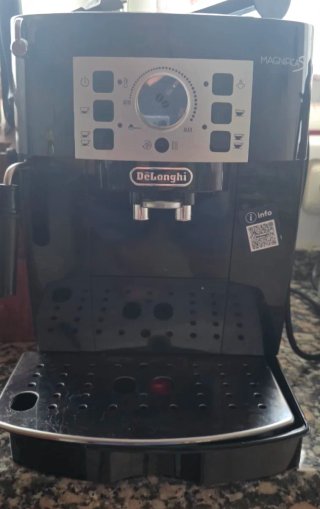 Cafetera DeLonghi Magnifica Negra
