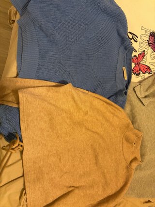 Lote 7 prendas: 2 sudaderas, 2 jerseys, 3 top