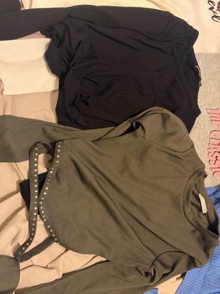 Lote 7 prendas: 2 sudaderas, 2 jerseys, 3 top