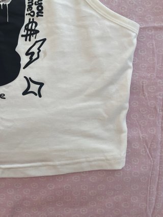 Canottiera crop streetwear con stampa