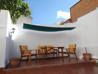 Conjunto jardín: mesa, banco y 2 sillones