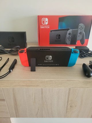 Nintendo Switch come NUOVA + Custodia e accessori