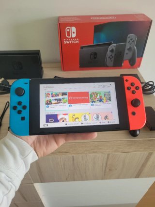 Nintendo Switch come NUOVA + Custodia e accessori