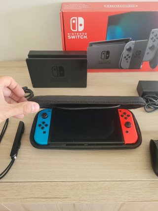 Nintendo Switch come NUOVA + Custodia e accessori