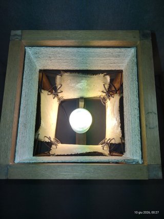 Lampada artigianale in legno e corda