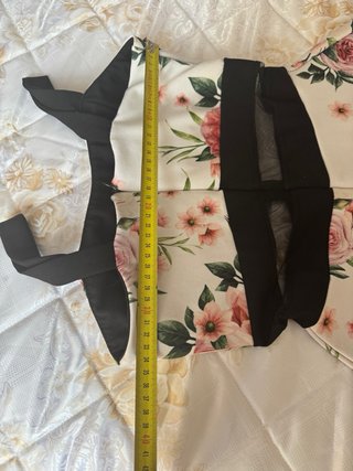 Abito elegante floreale con dettagli in pizzo