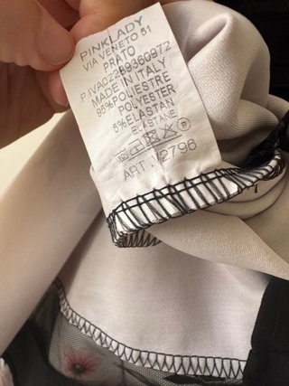 Abito elegante floreale con dettagli in pizzo