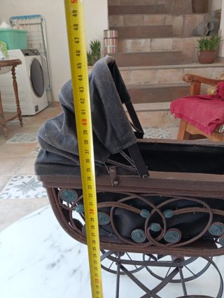 Carrito de muñecas antiguo