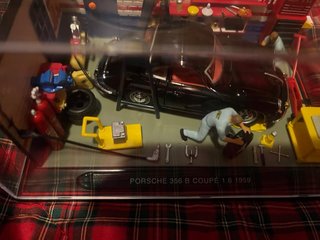 Diorama Officina Porsche 356