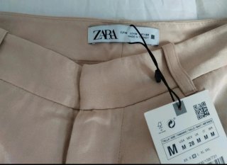 Pantalón Zara satinado beige