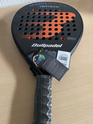Pala Padel Bullpadel Vertex 04 Hybrid. Leer...