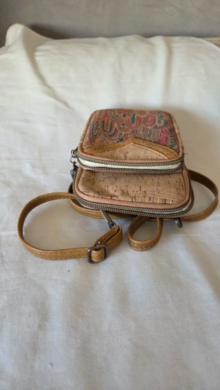 Bolso bandolera de corcho