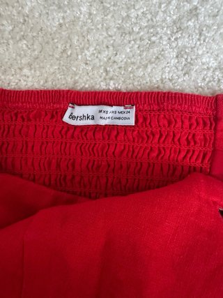 Top rojo con botones