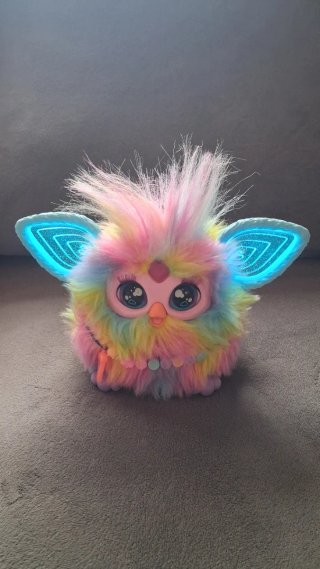 Furby Arcoíris con Alas. Español