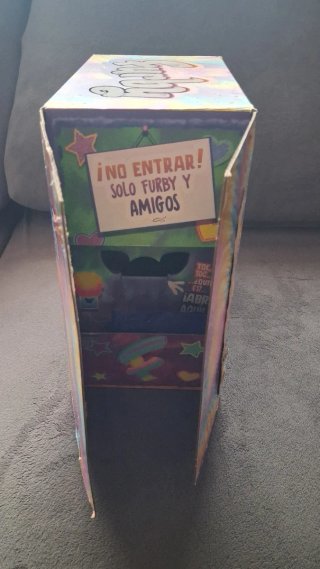 Furby Arcoíris con Alas. Español