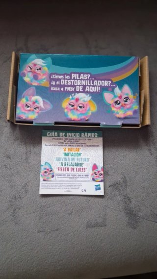 Furby Arcoíris con Alas. Español